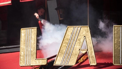 Любимый ресторан Макрона подожгли протестующие во Франции (фото, видео)