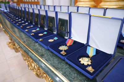 Более 100 деятелей культуры Казахстана отмечены государственными наградами