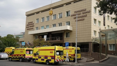 "В такой нагрузке работать невозможно": скандал разгорелся на станции скорой помощи в Алматы