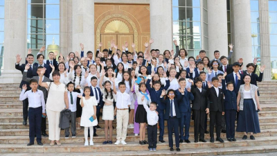 Несколько десятков школьников пригласили на экскурсию в Акорду (фото)