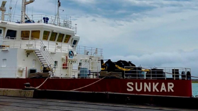 Провели ночь на матрасе в море: появились подробности спасения девушек в Мангистау