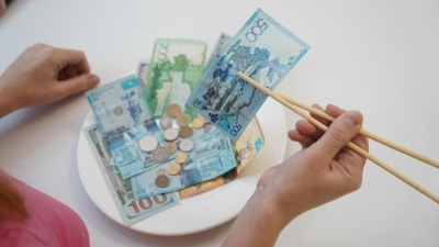 Исследование: больше 50% расходов казахстанцев приходится на еду, алкоголь и сигареты