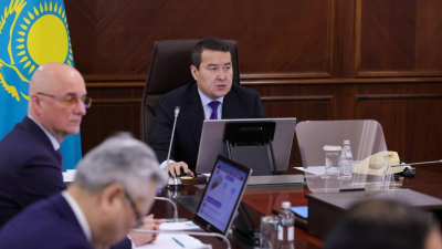 Смаилов пригрозил увольнением чиновникам, буксующим выдачу земельных участков