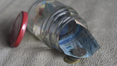 За чей счет возвращают деньги вкладчикам закрывшихся банков в Казахстане