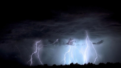 Гроза, дождь и сильный ветер ожидаются в одном из мегаполисов Казахстана в понедельник