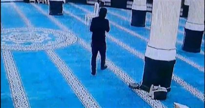 "Құны 800 мың теңге": Шымкенттегі мешіттердің бірінде ер адамның қымбат сырт киімін ұрлап кеткен