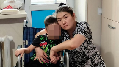 "Помогите спасти ребенка": астанчанка пытается вылечить 7-летнего сына от рака