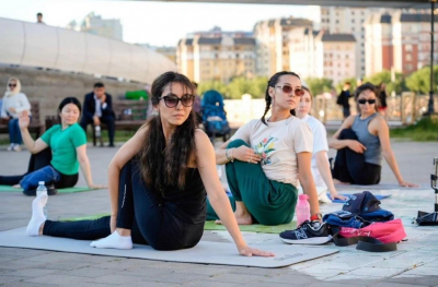 Йога в парках Астаны: стартуют бесплатные тренировки для всех желающих