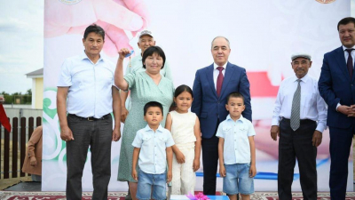 Новое жилье выдали пострадавшим от паводка в Западном Казахстане