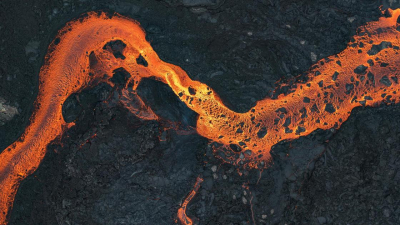 Вулкан Фаградальсфьядль извергается в Исландии (видео)