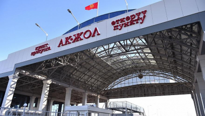 Кыргызстан решил приостановить пропуск через погранпереход на границе с Казахстаном
