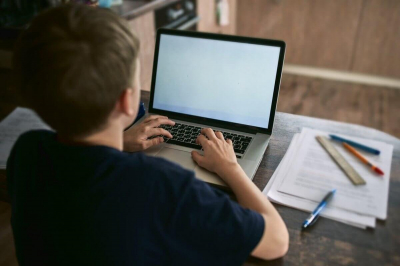 Школьников второй смены переводят на дистанционку в Астане