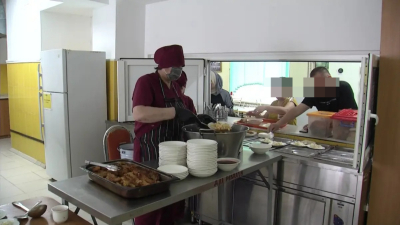 Волосы в еде: родители пожаловались на питание реабилитационного центра в Алматы