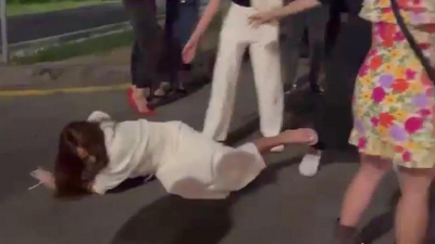 Проверку начала полиция Алматы после видео с сотрудником, грубо обращавшимся с иностранкой