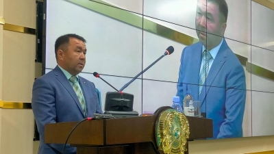 Оскандалившегося акима, несмотря на защиту жителей, уволили в Павлодарской области