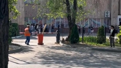 Зажигательный танец дворника во время работы восхитил Казнет