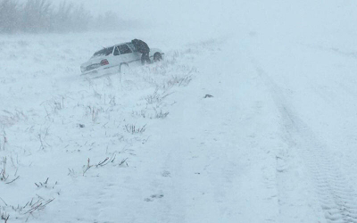 В Актобе из-за сильного бурана закрывают дороги и отменяют рейсы