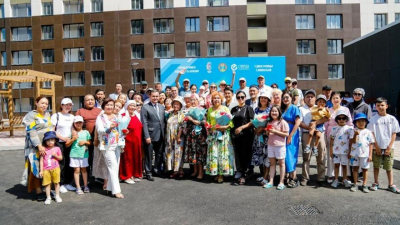 Более 330 семей-дольщиков получили ключи от квартир в Астане