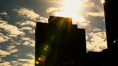 Как уберечь детей от выпадения из окон