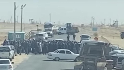 Безработные сельчане перекрыли дорогу в Жетыбае и требовали устроить их в нефтяные компании (видео)