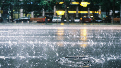 Алматинцы остались без жилья, мебели и техники после сильного ливня (видео)