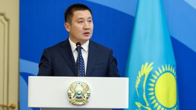 Фото акима Павлодарской области появилось в неизвестной рекламе