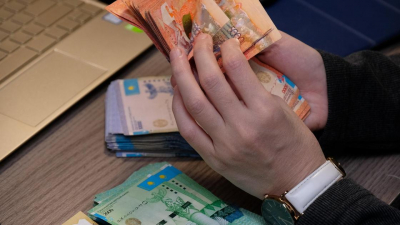 Средняя зарплата выросла до рекордных значений в Казахстане