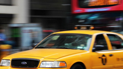 "Наш постсоветский пережиток": Досаев прокомментировал цены на такси в аэропорту Алматы