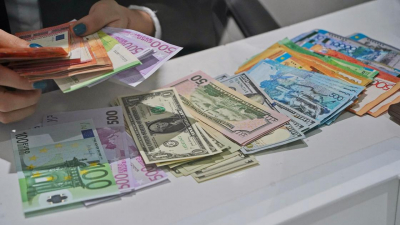 Какая разница между курсами покупки и продажи доллара может быть в обменниках Казахстана