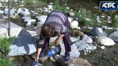 Не решаются даже стирать: жители Текели пожаловались на грязную воду из крана