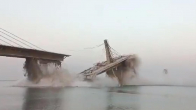 Недостроенный мост за 200 млн долларов во второй раз обрушился в Индии