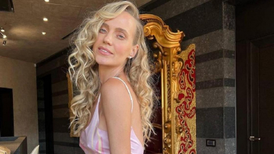 &quot;Вам нужно в Голливуд&quot;: певица Глюкоза в облегающем платье очаровала фанатов