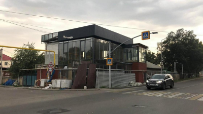 Еще одно незаконно построенное здание сносят в Алматы (фото)