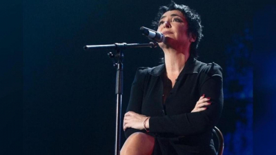 "Нужно оставаться людьми": Милявская обратилась к фанатам после хейта из-за "голой" вечеринки