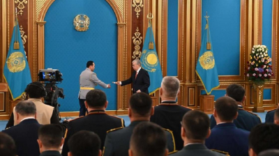 Токаев вручил госнаграды военным и правоохранителям (фото)