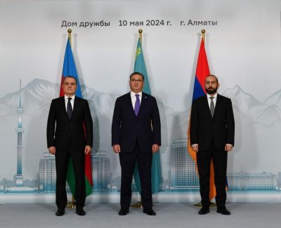 Главы МИД Армении и Азербайджана прибыли в Алматы для переговоров