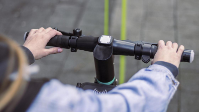 Сбивают и травмируют пешеходов: есть ли способ борьбы с беспредельной ездой самокатчиков