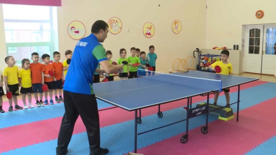 В детсадах начали обучать игре в настольный теннис
