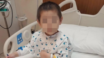 "Говорили, что все нормально": у девочки из Астаны атрофировалась рука из-за рака