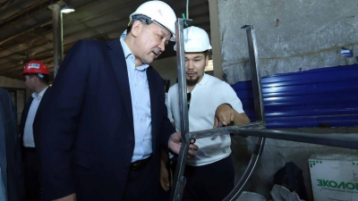 Ногаев посетил ряд производственных и предпринимательских объектов в одном из районов Мангистау