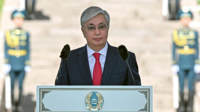 Токаев поучаствовал в церемонии в честь прошедшего накануне праздника (фото)