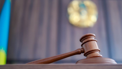 Внук через суд пытался выселить бабушку из дома в Актюбинской области