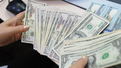 В каких банках хранят доллары казахстанцы
