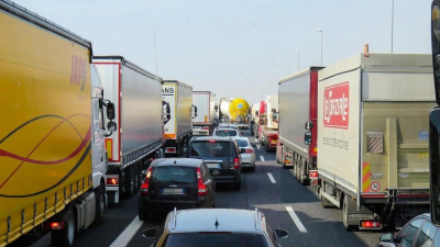 КНБ опроверг очереди на казахстанско-российской границе