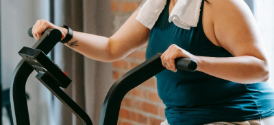 Лучшее время суток для тренировок при избыточном весе назвали ученые