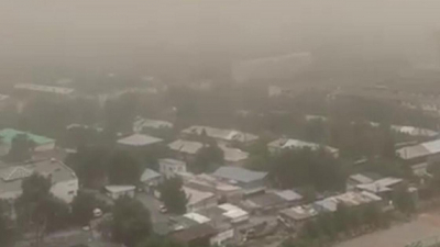 Кровлю сорвало с одного из домов в Алматы из-за непогоды