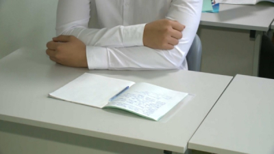 Около 1500 учеников остались без книг в Актобе