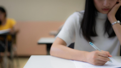 Более 600 абитуриентов за неделю лишили возможности сдать ЕНТ из-за шпаргалок