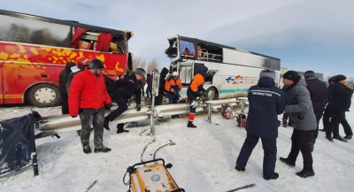 Одного пострадавшего вывезли вертолетом с места массовой аварии в Жамбылской области