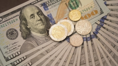 Доллар продолжил дешеветь на бирже в Казахстане